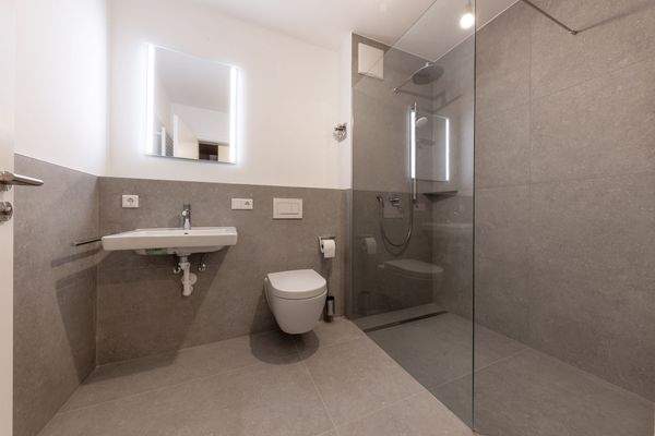 Badezimmer Beispiel spiegelverkehrt