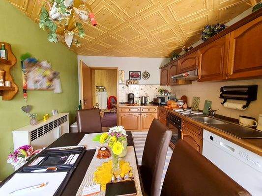 Küche mit Terrassenzugang