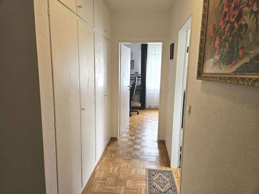 Flur mit Einbauschrank