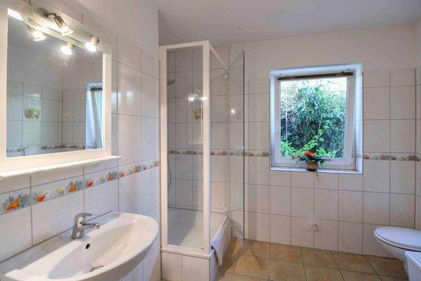 Badezimmer mit Badewanne