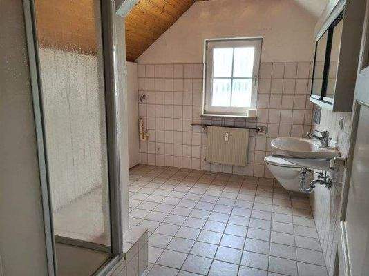 Badezimmer mit Dusche