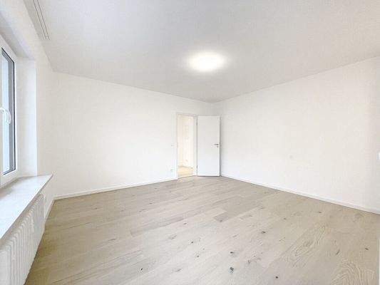 Nächste Ansicht durch den Wohnraum