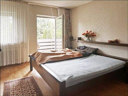 Elternschlafzimmer mit Balkon