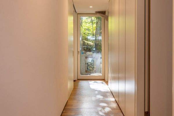 Grüne Lichtachsen durchziehen mein Haus.