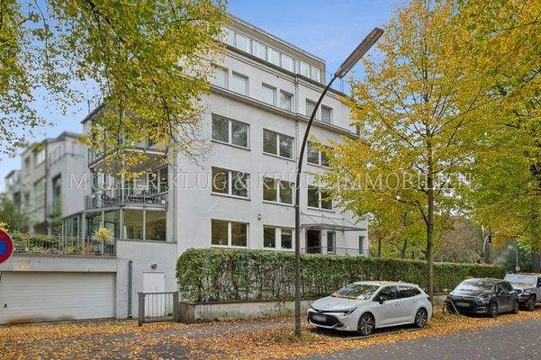 backbone_577089-B_016_b_HD