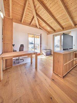 Großzügiges Schlafzimmer