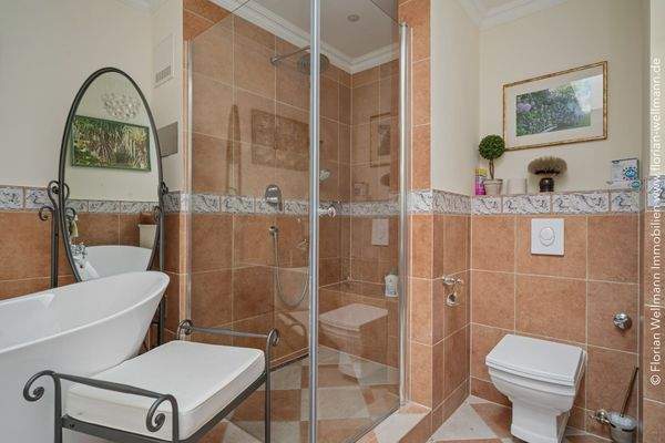 Bad mit begehbarer Dusche 10,74 m²