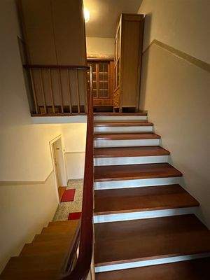 feste Treppe bis zum Dachboden