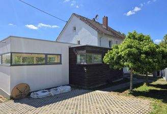 Exterior view: Front view of the house
