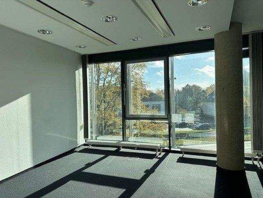 Kleines Büro mit viel Licht