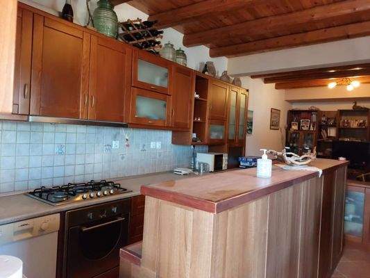 Kreta, Mochlos: Dreistöckige Wohnung direkt am Meer zu verkaufen