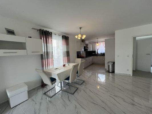 Essbereich mit offener Küche EG