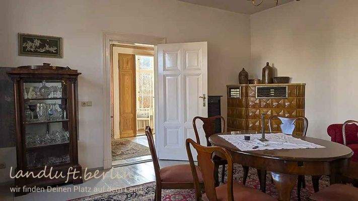 Lehnschulzenhaus, Raum 10 mit Ofen.jpg