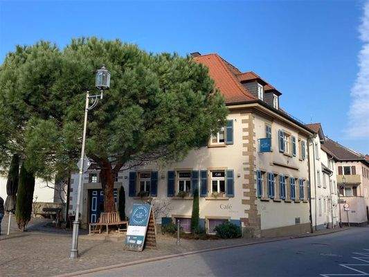 Gewerbe an der pulsierenden Weinstraße