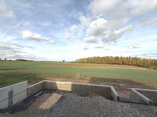 halbfertige Terrasse mit Blick ins Land