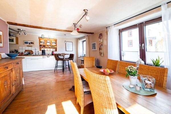 Esszimmer und Küche