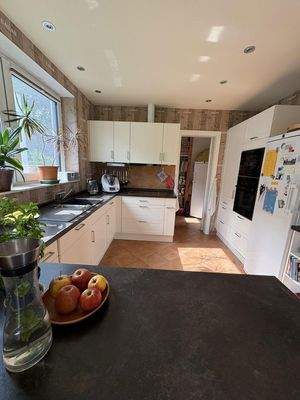  Küche plus Speisekammer