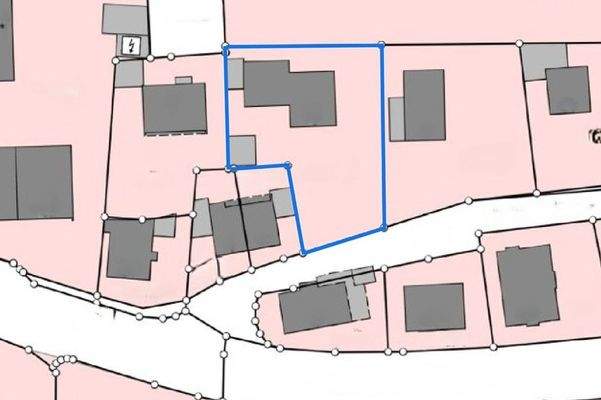 Grundstück 1.008 m² mit Altbestand