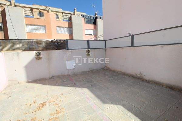 Beachside Townhouse with Private Parking in El Mojón Murcia