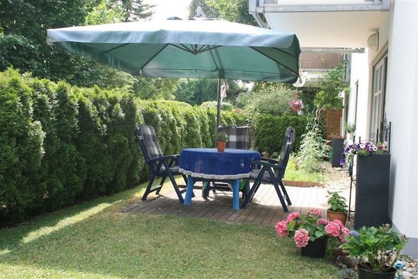top gepflegter Garten mit Terrasse WZ 