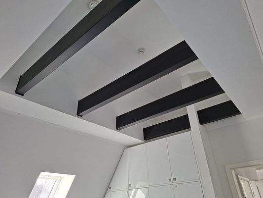 offene Decke mit Sichtbalken