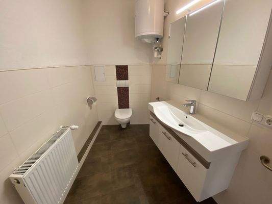 Beispielwohnung 1. OG- WC im Bad.jpg