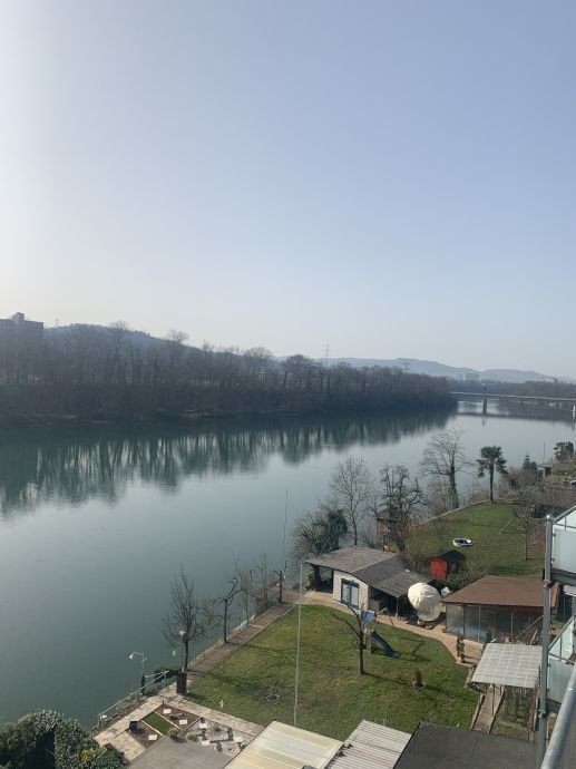 AuÃergewÃ¶hnliche Wohnung unmittelbar am Rhein