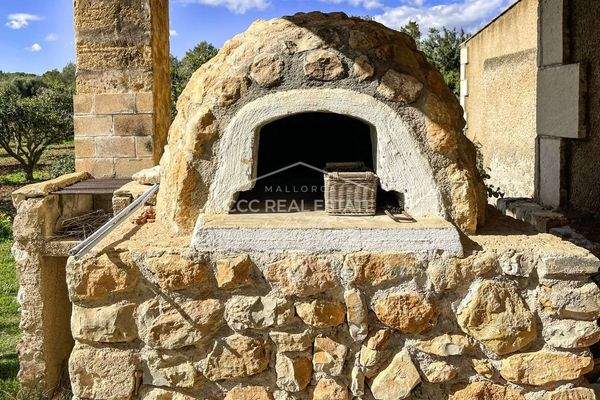 Holzofen im Außenbereich