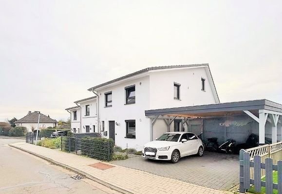 REH mit Dopple-Carport.JPG