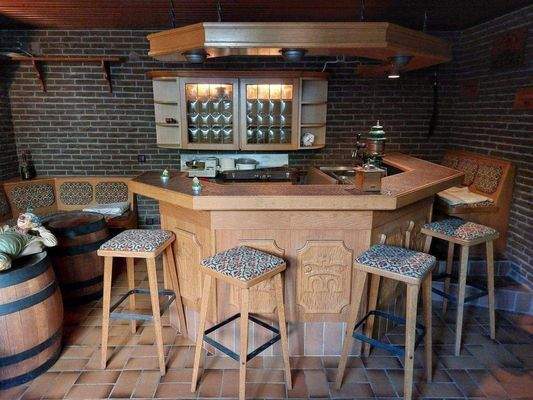 UG: ELW - Bar- Küche möglich