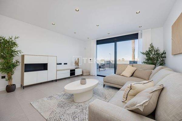 Elegant One-Story Villas with Stunning Views in Torrevieja