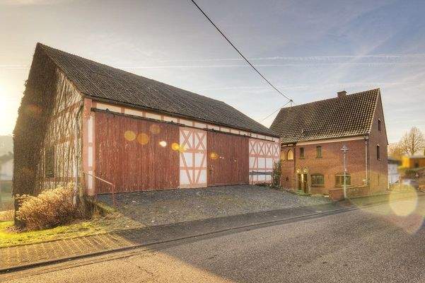 Scheune und Haus