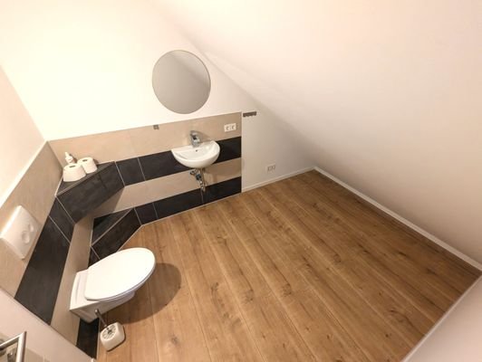 WC im begebbarem Kleiderschrank 
