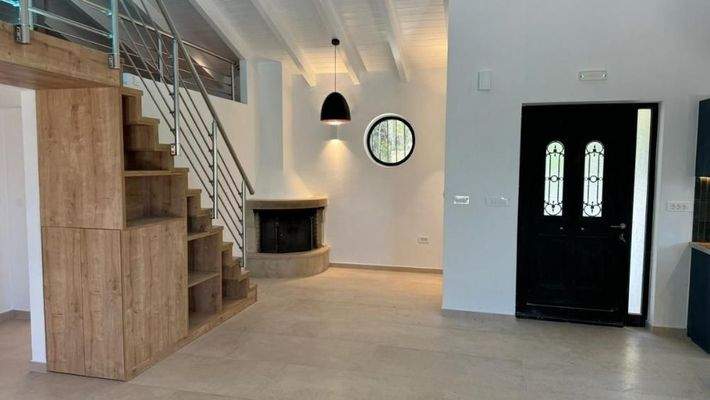 Kreta, Kournas: Malerisches Steinhaus mit bezauberndem See- und Meerblick zu verkaufen