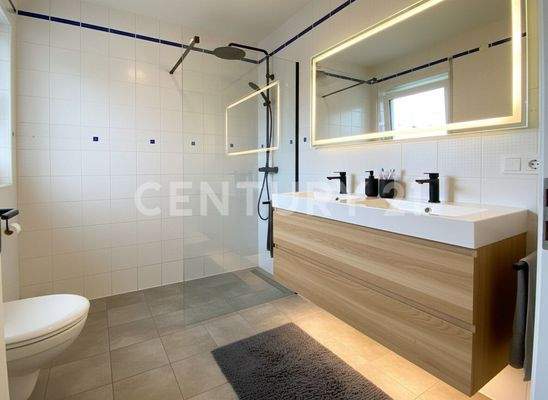 Frische aus dem Bad (mit KI bearbeitet)