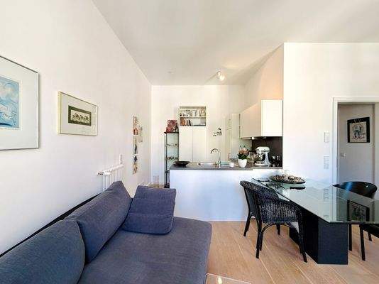 Blick zur offenen Küche