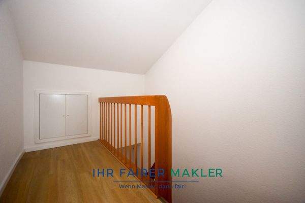 Treppe mit Staufläche Obergeschoss