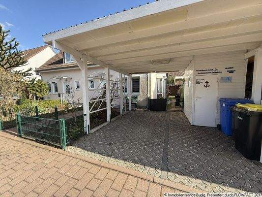 großzügiger Carport mit integriertem Schuppen