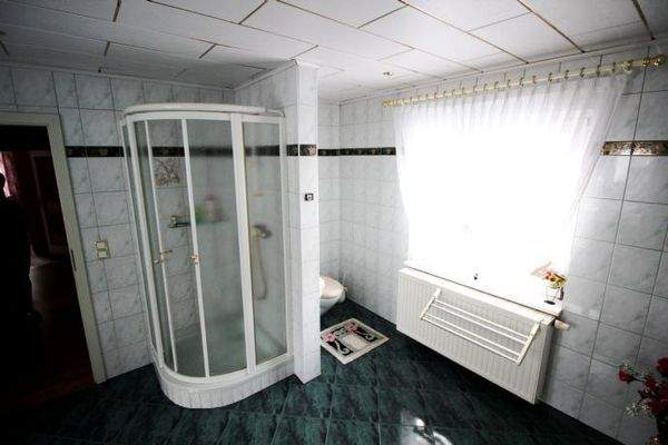 Wohnhaus 1-Bad OG-Dusche