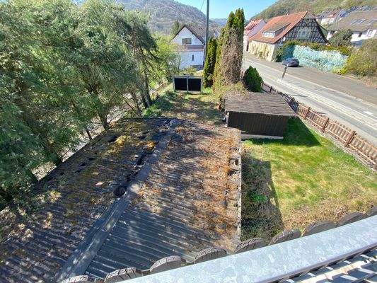 Zufahrt Grundstück mit Carport