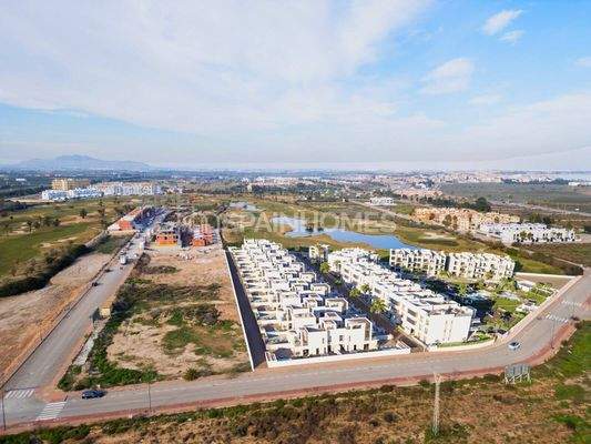 2 and 3-Bed Flats with Golf View in Los Alcázares