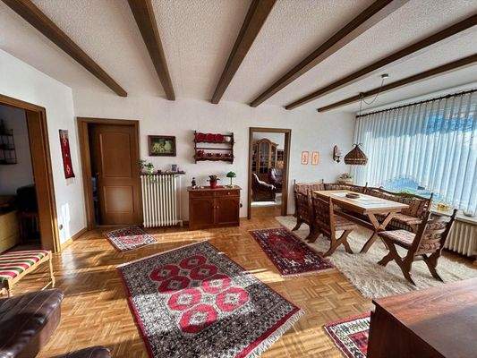 Blick ins Esszimmer im EG mit Zugang zur Süd-Terrasse