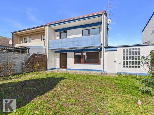 Haus Ansicht mit Garten