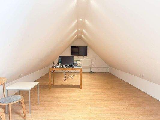 Wohnlich ausgebautes DG