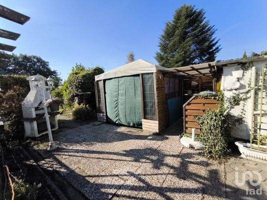 Terrasse mit Pavillon