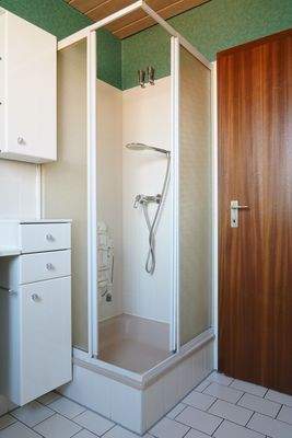 Bad mit Dusche u. Badewanne