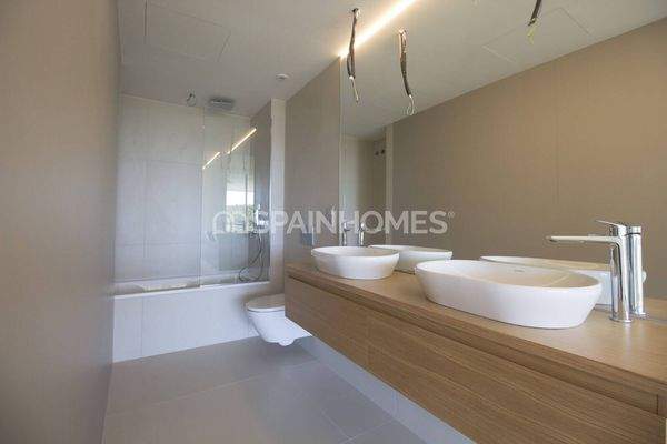 2-Bedroom Apartment with Community Pool in Fuengirola