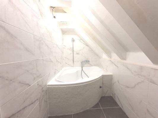 BADEZIMMER DACHGESCHOSS