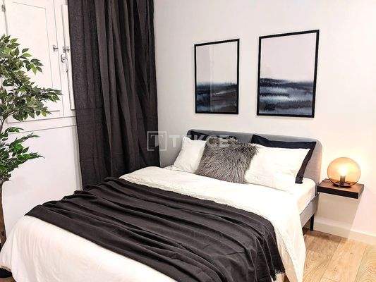 Chic Apartments Close to the Cathedral in Barcelona Barrio Gotico