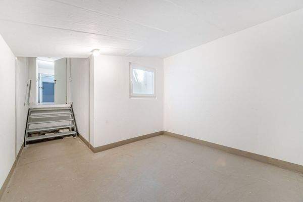 Großer uneinsehbarer Keller